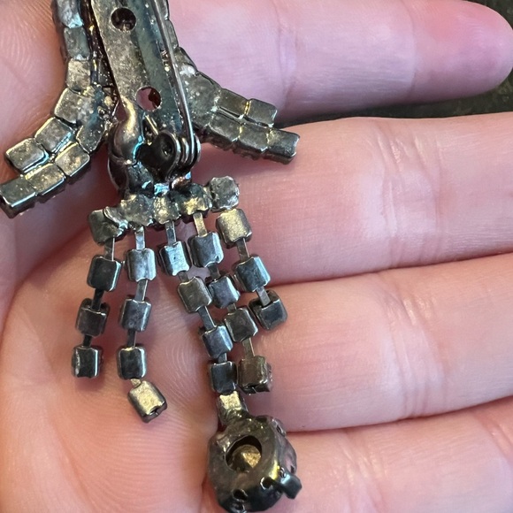 Vintage Unmarked Rhinestone Silver Tone Brooch - Picture 11 of 11